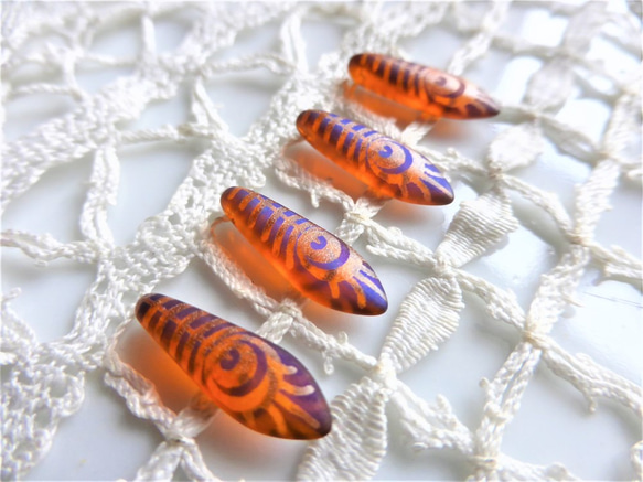 孔雀　ダガー　オレンジ紺　チェコビーズ　Czech Glass Beads ４個 2枚目の画像