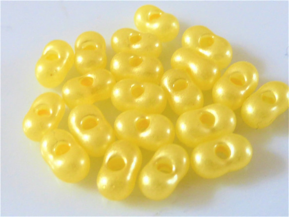 堅果黃珍珠捷克玻璃珠20顆 第1張的照片