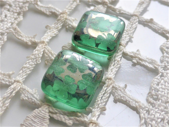 クローバー　緑　スクエア　チェコビーズCzech Glass Beads2個 2枚目の画像