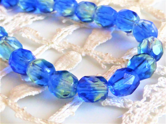 FP ブルー淡い黄緑　チェコビーズCzech Glass Beads８個 2枚目の画像