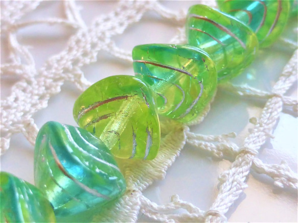 貝　うらん　シルバーライン　チェコビーズCzech Glass Beads４個 2枚目の画像