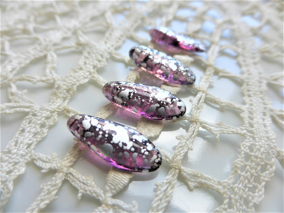 ソフトダガー　紫雪Czech Glass Beads６個 2枚目の画像