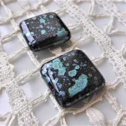 スクエアブラックくすみブルードロッピングCzech Glass Beads２個 2枚目の画像