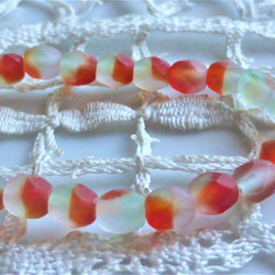 20個すりガラス赤とふんわり緑　Czech Glass Beads 5枚目の画像