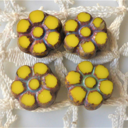 黄色の花　テーブルカット　チェコビーズ　Czech Glass Beads４個 1枚目の画像