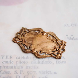 1940's アールヌーヴォーの真鍮のプレート（1コ） 金具・チェーン kiko
