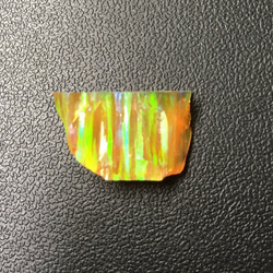 ハイブリッドオパール〈人工オパール〉樹脂含浸タイプ/端材　オレンジ/緑斑  2.6g 3枚目の画像