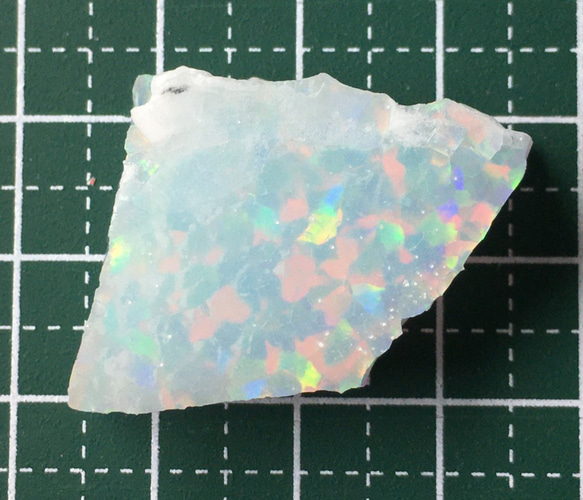 《合成オパール》(フローレスオパール) 原石 ウォーター/マルチ斑 10ｇ　 4枚目の画像