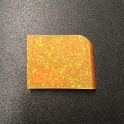 《人工オパール》(ハイブリッドオパール) スタンダードオレンジ/緑斑 約8ミリ厚② ハーフサイズスライスカット板 1枚目の画像