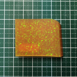 《人工オパール》(ハイブリッドオパール) スタンダードオレンジ/緑斑 約8ミリ厚② ハーフサイズスライスカット板 3枚目の画像