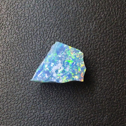 《合成オパール》(フローレスオパール) 原石 ブルー/マルチ斑 1.8ｇ 　 3枚目の画像