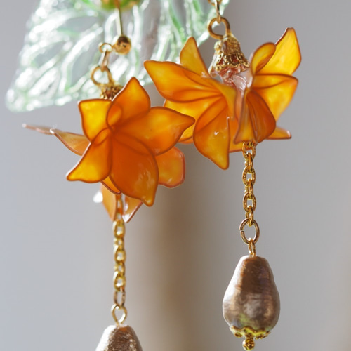 ハワイアンピアス オレンジ色のピアス プアケニケニ ピアス（その他