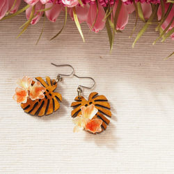 ハワイアンピアス モンステラオレンジ色のピアス プアケニケニ ピアス
