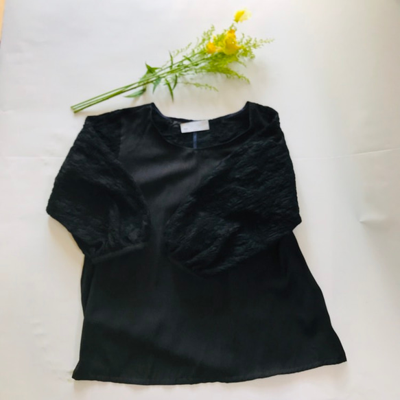 黑色 Dolman 套頭衫，帶有花卉刺繡和可愛的背面 第5張的照片