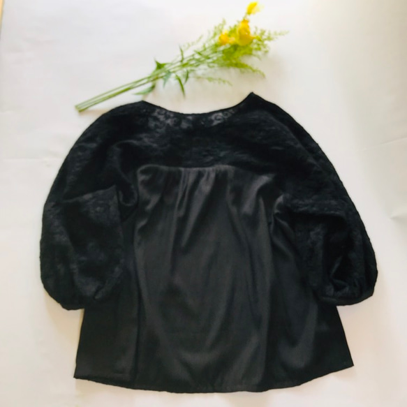 黑色 Dolman 套頭衫，帶有花卉刺繡和可愛的背面 第7張的照片