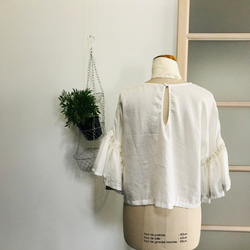【受注生産】シワになりにくいリネン100% ボリューム袖のデザインブラウス  白 9枚目の画像