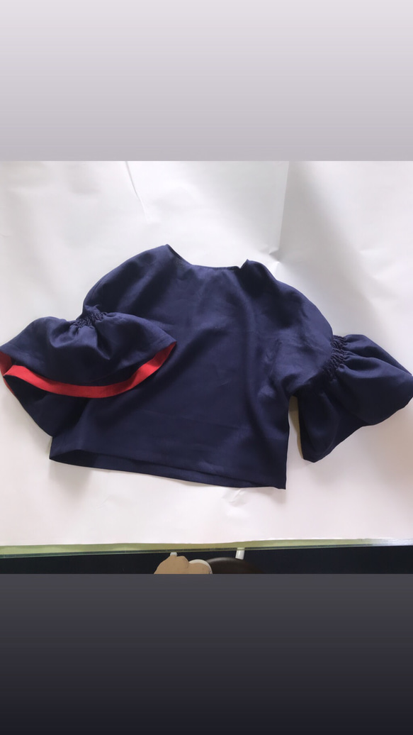 【受注生産】シワになりにくいリネン100% ボリューム袖のデザインブラウス  ネイビー 8枚目の画像