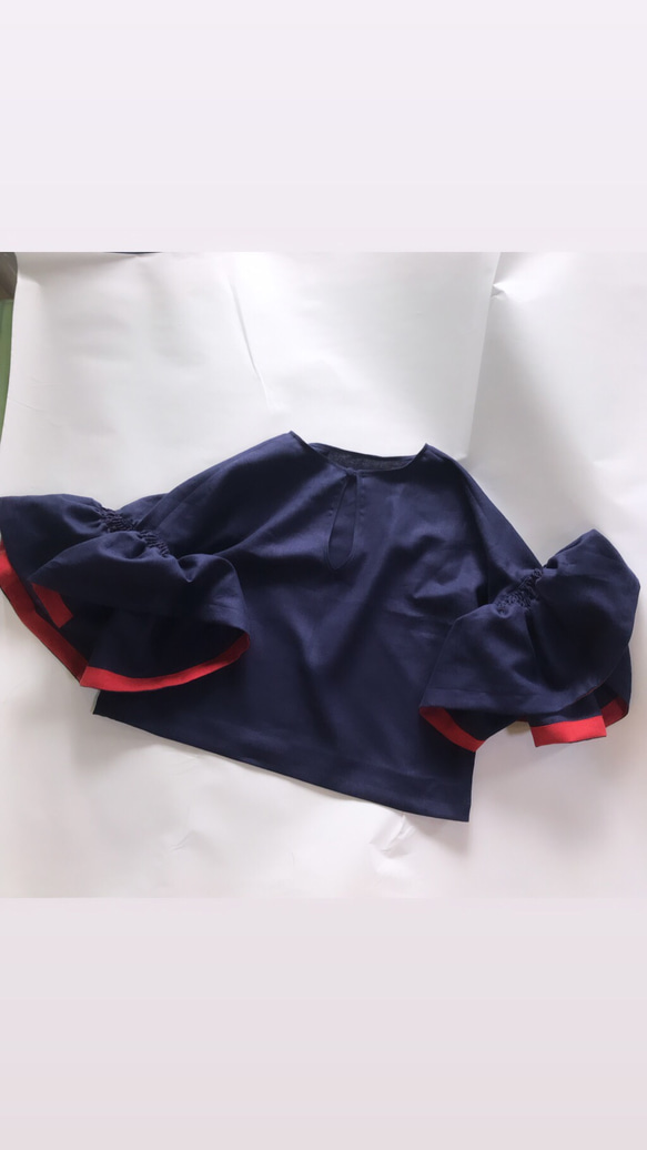【受注生産】シワになりにくいリネン100% ボリューム袖のデザインブラウス  ネイビー 9枚目の画像