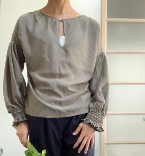 [SALE] 前後 2way! Balloon Sleeve Blouse Moss Green 第3張的照片