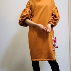 [SALE] 絨面革拉絲啞光光澤緞面捲袖連衣裙橙色 第5張的照片