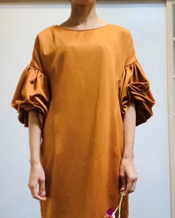 [SALE] 絨面革拉絲啞光光澤緞面捲袖連衣裙橙色 第6張的照片