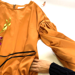 [SALE] 絨面革拉絲啞光光澤緞面捲袖連衣裙橙色 第8張的照片