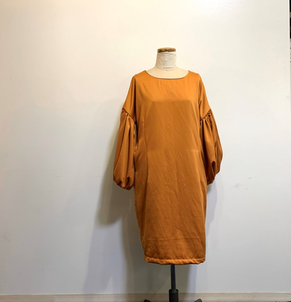 [SALE] 絨面革拉絲啞光光澤緞面捲袖連衣裙橙色 第10張的照片