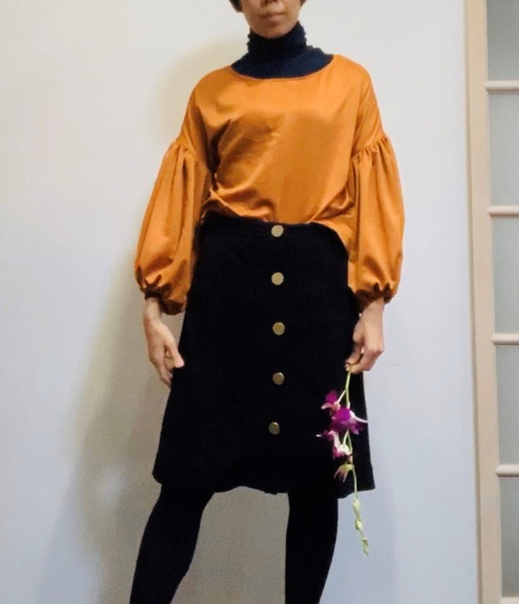 [SALE] 絨面革拉絲啞光光澤緞面寬鬆袖襯衫橙色 第1張的照片