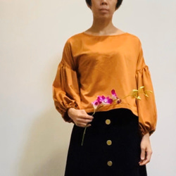 [SALE] 絨面革拉絲啞光光澤緞面寬鬆袖襯衫橙色 第4張的照片