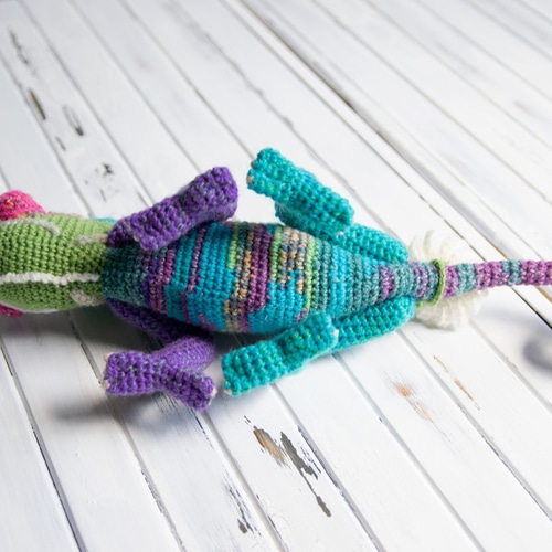 カメレオンあみぐるみ ソックヤーンとカラフル毛糸 あみぐるみ te