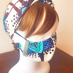ブルーフラワー　リネン&アフリカンプリントリバーシブルマスクにコーデできるヘアバンドandピアスセット 1枚目の画像