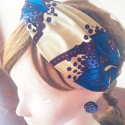 ブルーフラワー　リネン&アフリカンプリントリバーシブルマスクにコーデできるヘアバンドandピアスセット 5枚目の画像