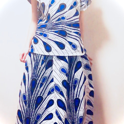 SALEクジャク柄のヒラヒラ袖ブラウス&ゴムギャザースカートのセットアップ『ハッピーファブリックアフリカンプリント』 1枚目の画像