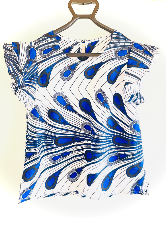 SALEクジャク柄のヒラヒラ袖ブラウス&ゴムギャザースカートのセットアップ『ハッピーファブリックアフリカンプリント』 3枚目の画像