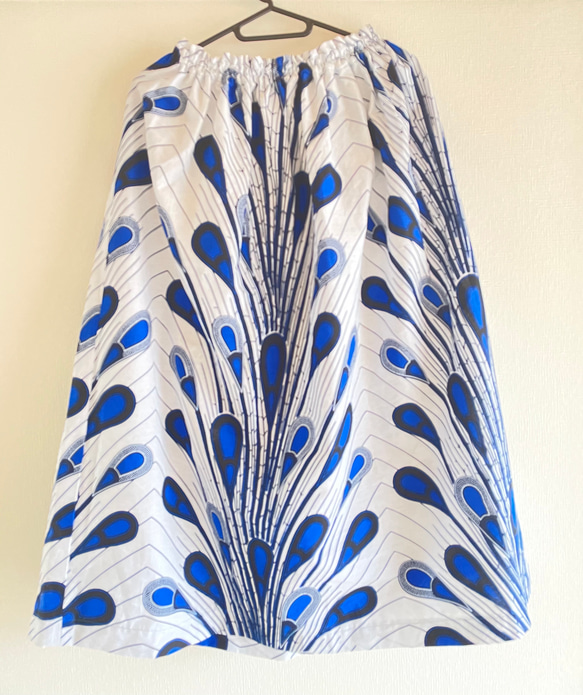 SALEクジャク柄のヒラヒラ袖ブラウス&ゴムギャザースカートのセットアップ『ハッピーファブリックアフリカンプリント』 4枚目の画像