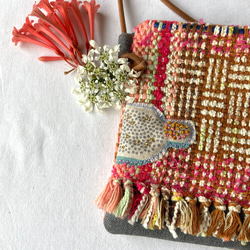 【１点物】手織り生地のお出かけ用ポシェット:房飾り 2枚目の画像