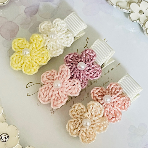 パールつき3連小花 花 ベビーヘアクリップ 赤ちゃん ヘアピン オーダーメイド 再販】2連小花ベビーヘアクリップ♡ パール付き小花 ナチュラルカラー