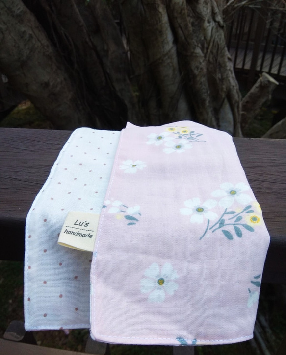 Lu's handmade//粉色 小花 雙層棉紗布料 手帕 手工純棉手帕 二重紗手帕 第3張的照片