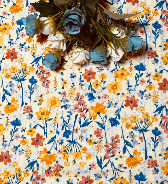 入荷   水彩  ボタニカル草花柄  イエロー系  国産Wガーゼ　幅約111cm× 50cm 2枚目の画像
