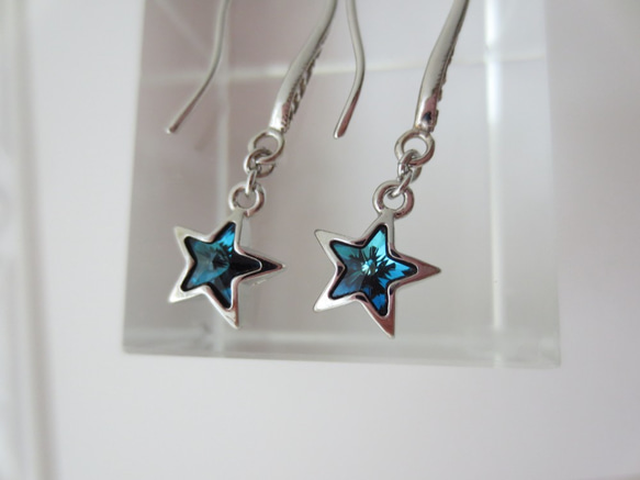 Swarovski ・shooting star ピアス 1枚目の画像