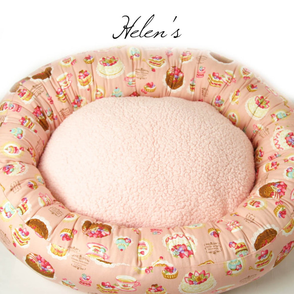 【受注制作2】おしゃれペットベッド　パティスリースイーツ ケーキ柄 ピンク色 oval５Ｌサイズ 2枚目の画像