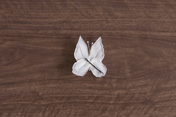 ﾙﾘｱﾝ ウェディング ヘッドドレス 幸せを呼ぶ蝶 シルクオーガンザダブル羽 ヘアーピンタイプ 在庫限り5個のみの販売 4枚目の画像