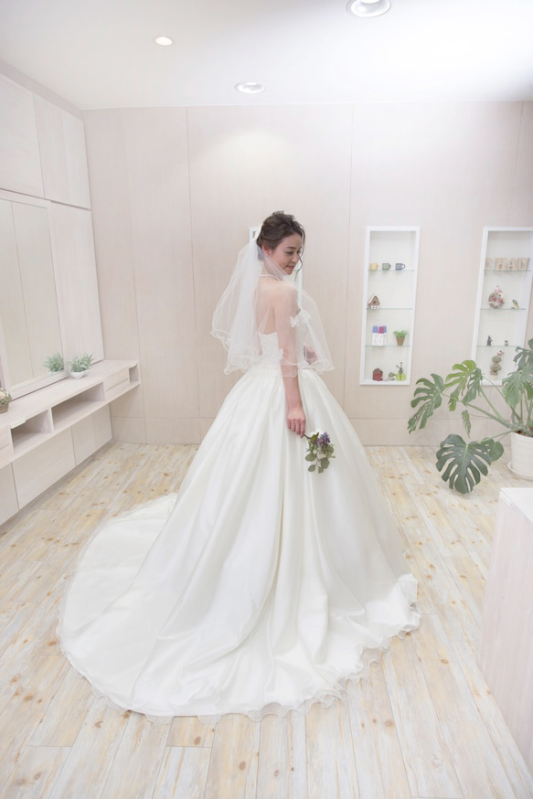 ﾙﾘｱﾝ セパレート ウェディングドレス 大人可愛いプリンセスラインドレス　チュール＆パール・スパンコール刺繍 結婚式 4枚目の画像
