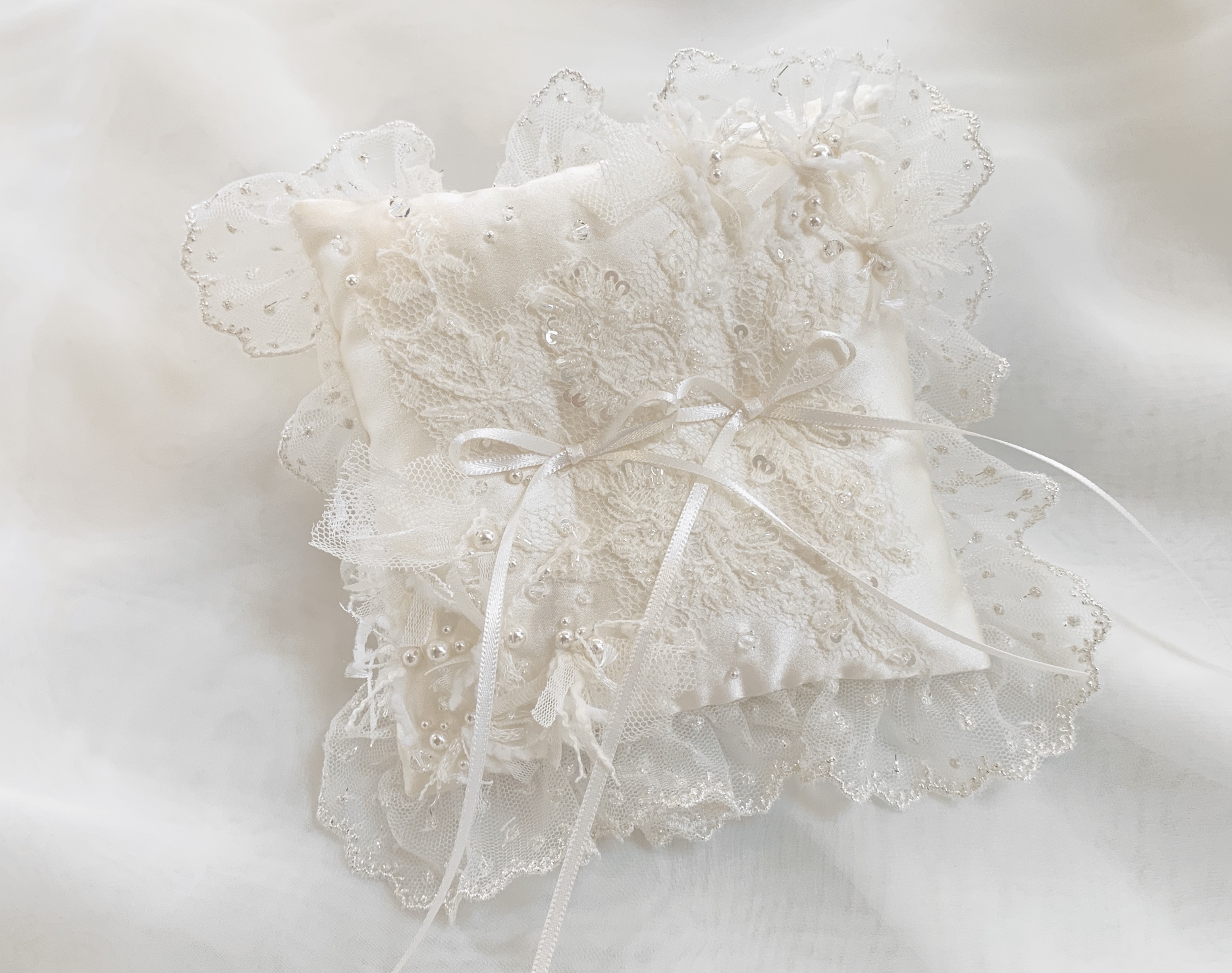 ﾙﾘｱﾝ ガーリーセクシーなウェディングリングピロー 挙式 結婚式