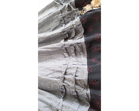 ハーフリネンスラブとふんわり綿毛刺繍の重ねレーススカート【ネイビー】 4枚目の画像
