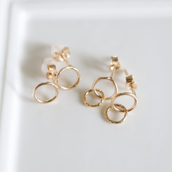 【Creema限定】14kgf/小さなピアス(circle)×小さなピアス(W) お得な２点セット 2枚目の画像