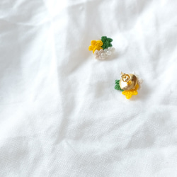 【March 31】小さなお花たちとパールビーズのピアス〈檸檬〉 4枚目の画像