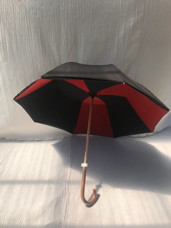 落ち着いた色調と柄のかわず張り日傘（赤）（最終セール中） 6枚目の画像