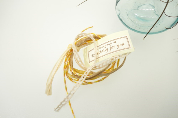イタリア直輸入 シルク絞りリボンのリーフ型ネックレス（オレンジベージュ） 8枚目の画像