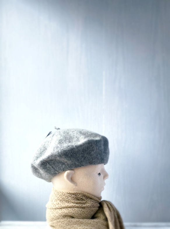 フランス製レディース帽子　クロッシェ　オフホワイトのモチーフ付き　グレーウールベレー帽　アール・ヌーヴォ 5枚目の画像